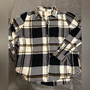 Thread and Supply Flannel shirt with side pockets
Size Women’s Large